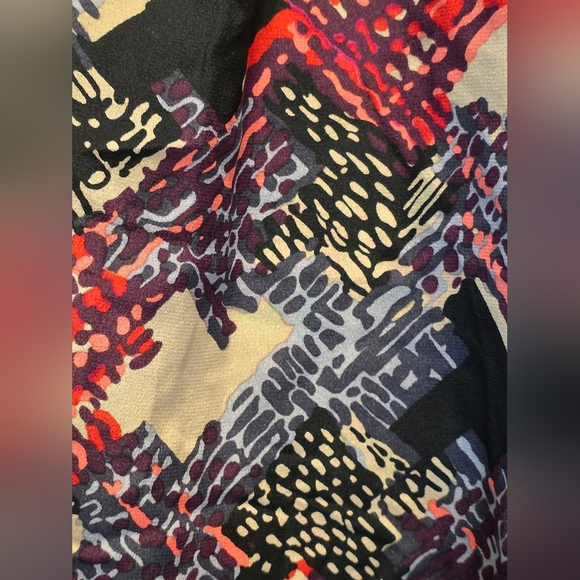 Trina Turk Red and Black Patterned Silk Blouse Size Medium - Picture 3 of 6